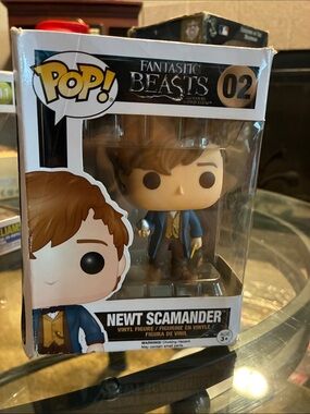 Funko Pop! Fantastic Beasts Newt Scamander Blue Coat Yellow Vest Vinyl Figure